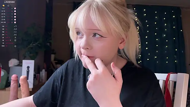 Snapshot of LisaLaas chatting on 03/26/26, 10:04 LisaLaas online show from 03/26/26, 10:04