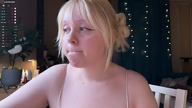 Snapshot of LisaLaas chatting on 03/29/26, 08:20 LisaLaas online show from 03/29/26, 08:20