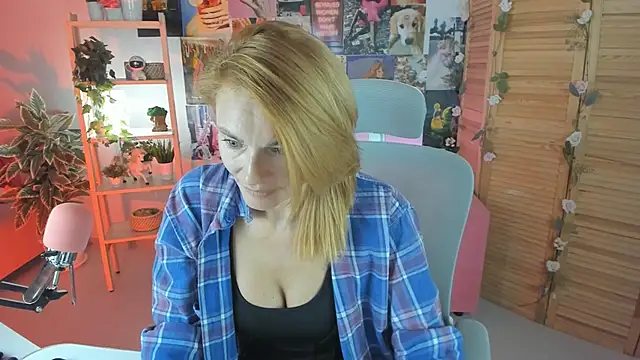 Snapshot of MistyBarnes chatting on 02/28/25, 12:52 MistyBarnes online show from 02/28/25, 12:52