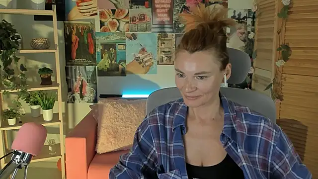 Snapshot of MistyBarnes chatting on 03/02/25, 03:27 MistyBarnes online show from 03/02/25, 03:27