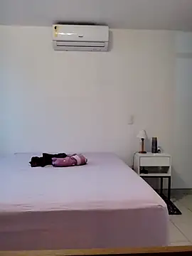 luizamello1234 online show from 12/21/25, 08:27