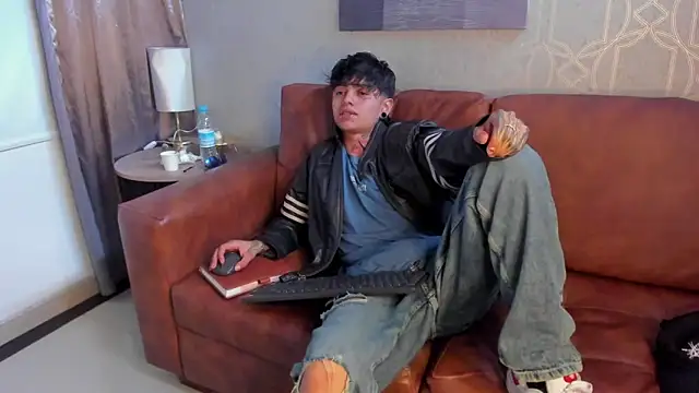 Snapshot of AcidMilo chatting on 12/07/24, 05:53 AcidMilo online show from 12/07/24, 05:53