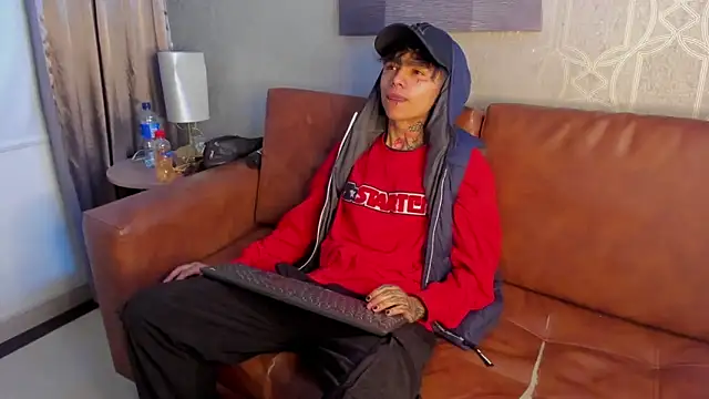 Snapshot of AcidMilo chatting on 12/11/24, 12:34 AcidMilo online show from 12/11/24, 12:34