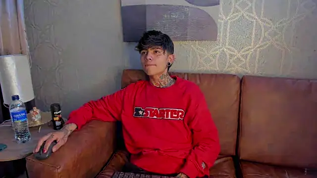 Snapshot of AcidMilo chatting on 12/11/24, 03:37 AcidMilo online show from 12/11/24, 03:37