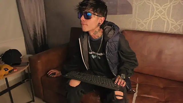 Snapshot of AcidMilo chatting on 12/12/24, 05:42 AcidMilo online show from 12/12/24, 05:42