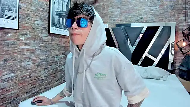 Snapshot of AcidMilo chatting on 12/16/24, 03:54 AcidMilo online show from 12/16/24, 03:54