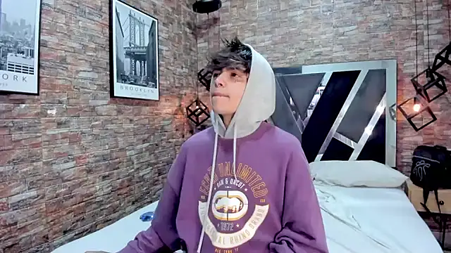 Snapshot of AcidMilo chatting on 12/17/24, 12:00 AcidMilo online show from 12/17/24, 12:00