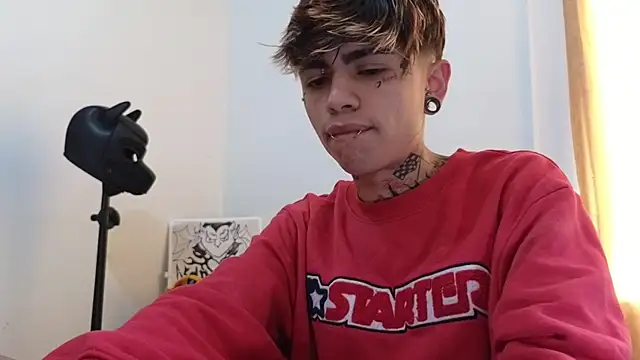 Snapshot of AcidMilo chatting on 02/13/25, 03:24 AcidMilo online show from 02/13/25, 03:24