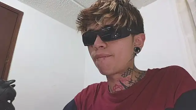 Snapshot of AcidMilo chatting on 02/22/25, 12:16 AcidMilo online show from 02/22/25, 12:16