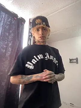 Snapshot of AcidMilo chatting on 09/30/25, 06:24 AcidMilo online show from 09/30/25, 06:24