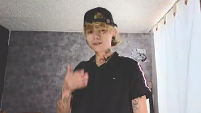 Snapshot of AcidMilo chatting on 10/10/25, 07:13 AcidMilo online show from 10/10/25, 07:13