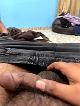 Snapshot of Mushroomhead69 chatting on 12/03/25, 01:31 Mushroomhead69 online show from 12/03/25, 01:31