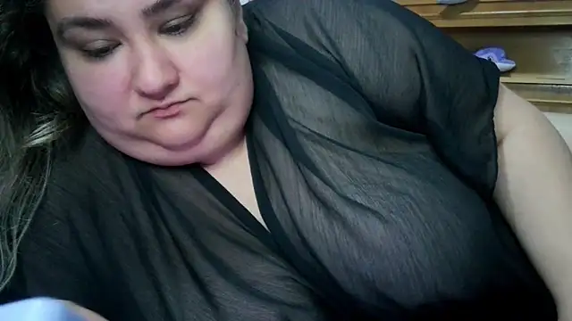 Snapshot of nicholle chatting on 04/20/26, 11:28 nicholle online show from 04/20/26, 11:28