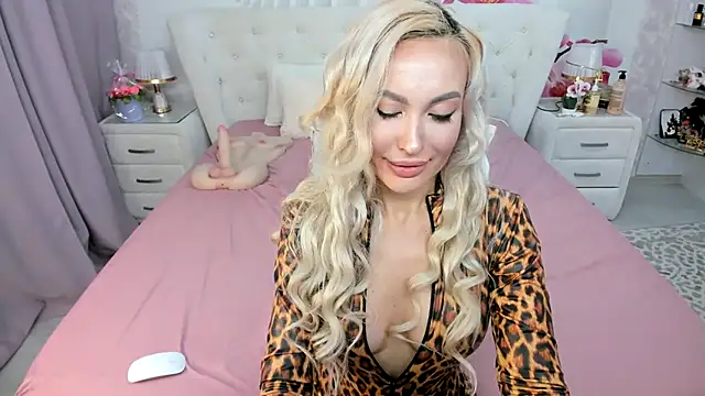 HottieSweetBritney online show from 04/17/26, 08:45