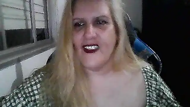 Snapshot of PamelaEmarido chatting on 12/22/25, 03:14 PamelaEmarido online show from 12/22/25, 03:14