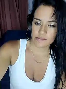 Snapshot of zhayra_rose chatting on 01/22/25, 03:20 zhayra rose online show from 01/22/25, 03:20