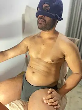 Snapshot of Lahirumadu2 chatting on 02/25/26, 05:00 Lahirumadu2 online show from 02/25/26, 05:00