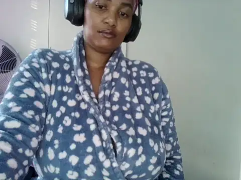 Snapshot of Charlie-Crawford chatting on 06/08/26, 05:52 Charlie-Crawford online show from 06/08/26, 05:52