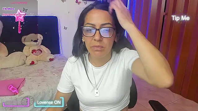 Snapshot of alma_blue chatting on 11/15/25, 11:21 alma blue online show from 11/15/25, 11:21