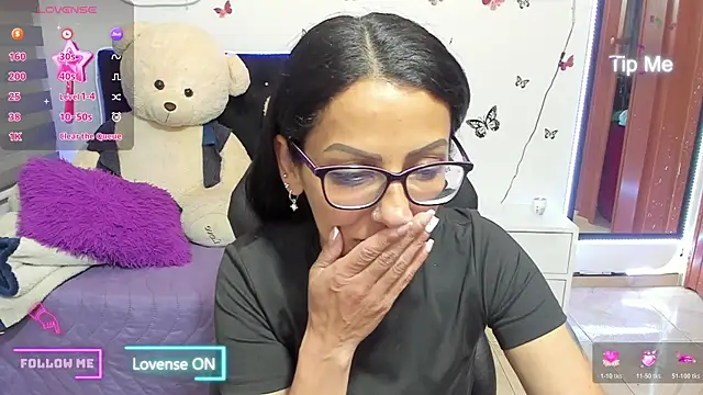 Snapshot of alma_blue chatting on 11/25/25, 10:32 alma blue online show from 11/25/25, 10:32