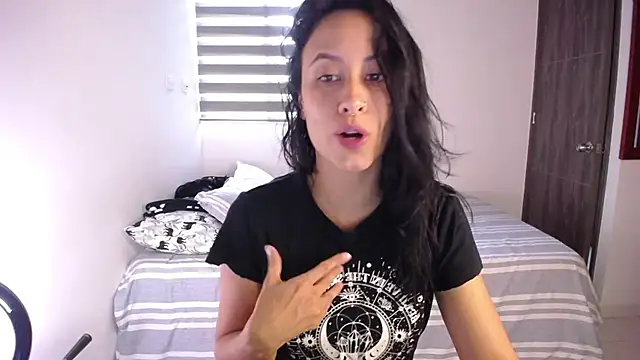 amyharlow 1 online show from 12/18/25, 10:05