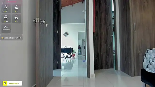 Snapshot of amyharlow_1 chatting on 03/06/26, 01:40 amyharlow 1 online show from 03/06/26, 01:40