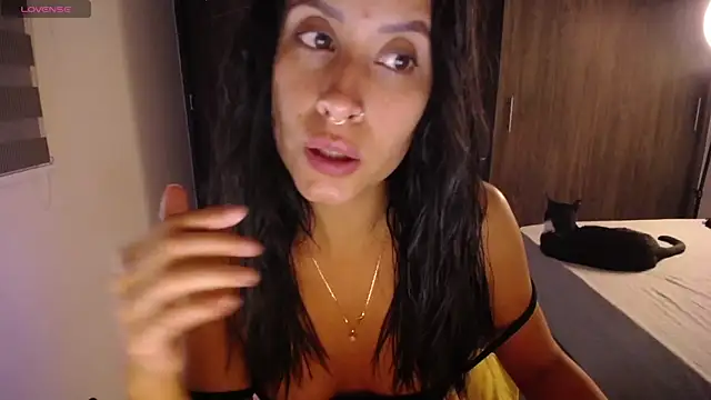 Snapshot of amyharlow_1 chatting on 04/08/26, 01:38 amyharlow 1 online show from 04/08/26, 01:38