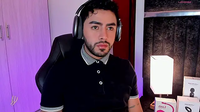 Snapshot of ItsMeEros chatting on 02/08/25, 10:51 ItsMeEros online show from 02/08/25, 10:51