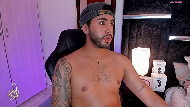 Snapshot of ItsMeEros chatting on 02/14/25, 02:18 ItsMeEros online show from 02/14/25, 02:18