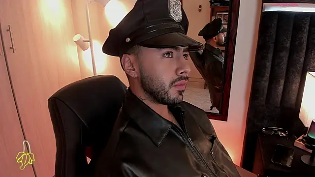 Snapshot of ItsMeEros chatting on 10/24/25, 04:47 ItsMeEros online show from 10/24/25, 04:47