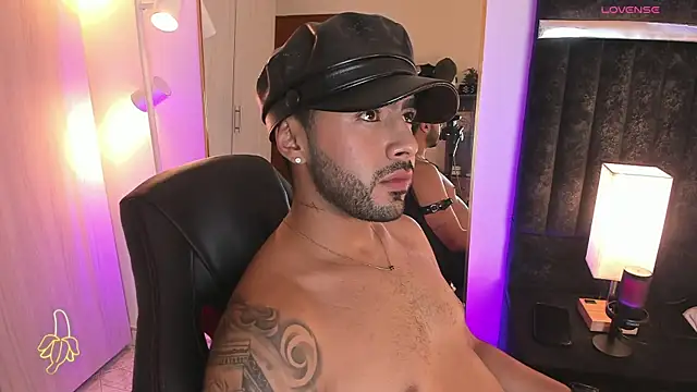 Snapshot of ItsMeEros chatting on 11/30/25, 11:31 ItsMeEros online show from 11/30/25, 11:31