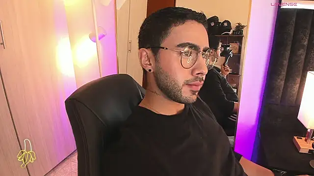 Snapshot of ItsMeEros chatting on 12/04/25, 04:27 ItsMeEros online show from 12/04/25, 04:27