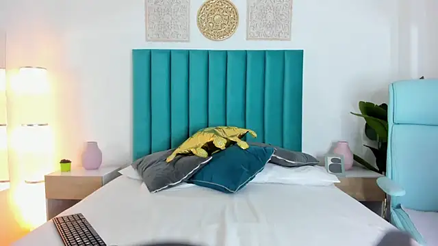 LiamCharlotte45 online show from 03/18/25, 04:04