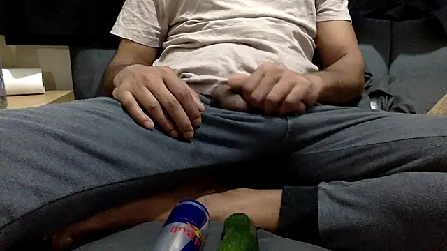 Snapshot of CoolBiDude chatting on 05/02/26, 06:35 CoolBiDude online show from 05/02/26, 06:35