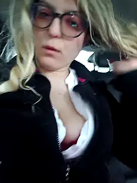 Snapshot of dolcehelena993 chatting on 03/21/26, 08:30 dolcehelena993 online show from 03/21/26, 08:30