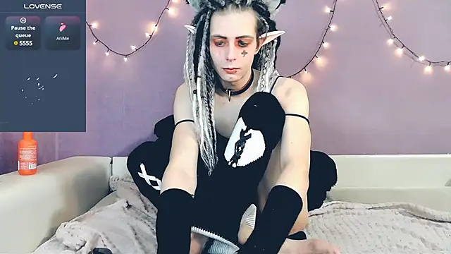 Snapshot of Littlepinkcat chatting on 02/18/25, 04:37 Littlepinkcat online show from 02/18/25, 04:37