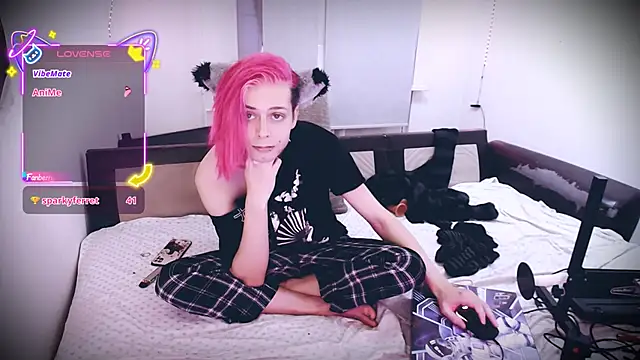 Littlepinkcat online show from 12/21/25, 04:08