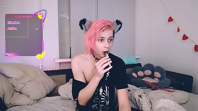 Littlepinkcat online show from 04/11/26, 10:36