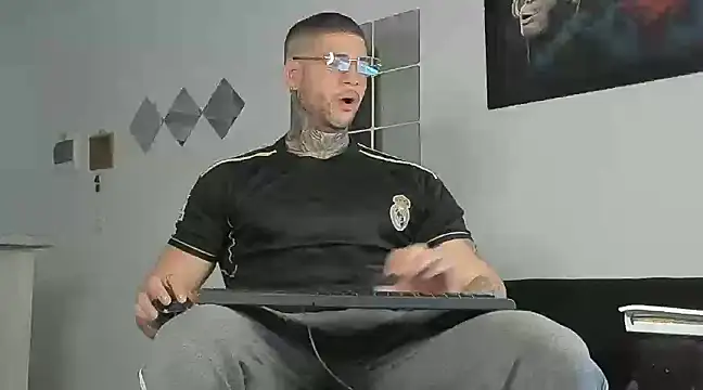  jamesleandros1 online show from 02/28/25, 12:09