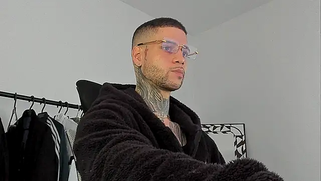  jamesleandros1 online show from 10/14/25, 07:36