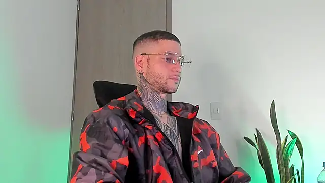 Snapshot of _jamesleandros1 chatting on 03/05/26, 01:01 jamesleandros1 online show from 03/05/26, 01:01