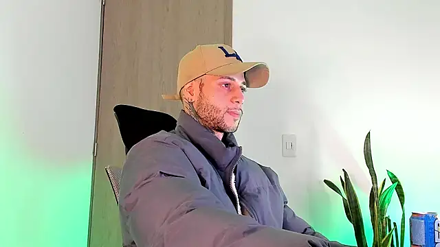 Snapshot of _jamesleandros1 chatting on 03/10/26, 03:00 jamesleandros1 online show from 03/10/26, 03:00