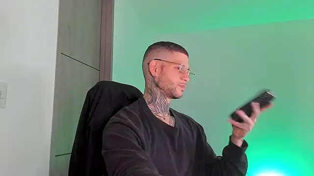 Snapshot of _jamesleandros1 chatting on 03/27/26, 01:44 jamesleandros1 online show from 03/27/26, 01:44