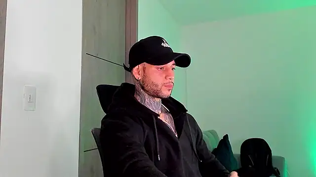 Snapshot of _jamesleandros1 chatting on 04/01/26, 02:12 jamesleandros1 online show from 04/01/26, 02:12