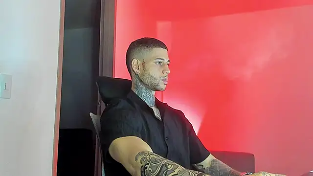 Snapshot of _jamesleandros1 chatting on 04/21/26, 01:42 jamesleandros1 online show from 04/21/26, 01:42