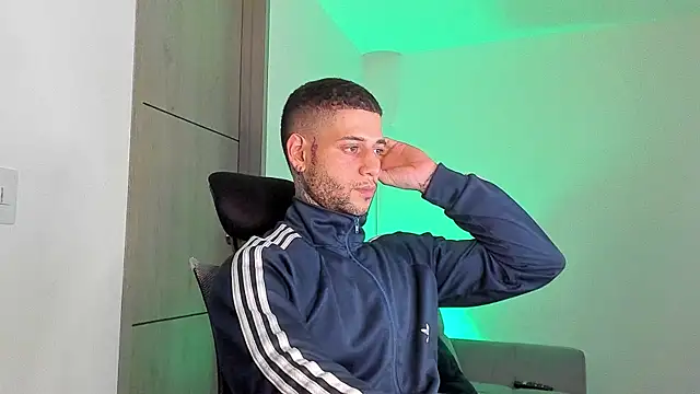 Snapshot of _jamesleandros1 chatting on 04/23/26, 03:30 jamesleandros1 online show from 04/23/26, 03:30