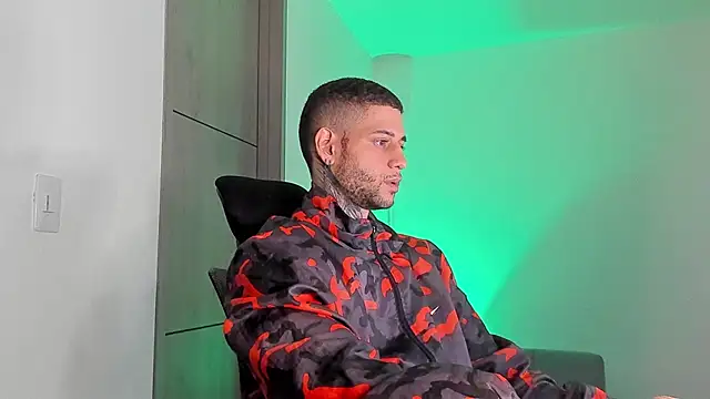 Snapshot of _jamesleandros1 chatting on 04/25/26, 01:19 jamesleandros1 online show from 04/25/26, 01:19