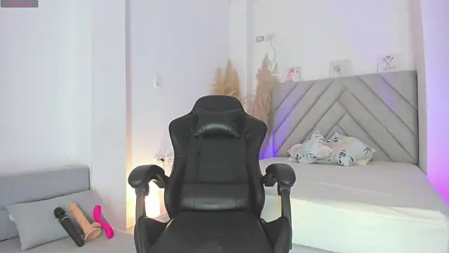 Snapshot of perlacobre999 chatting on 02/14/25, 01:08 perlacobre999 online show from 02/14/25, 01:08