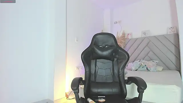 Snapshot of perlacobre999 chatting on 02/20/25, 01:08 perlacobre999 online show from 02/20/25, 01:08