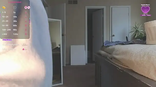 Snapshot of LoveSaraChristine chatting on 12/20/25, 07:32 LoveSaraChristine online show from 12/20/25, 07:32